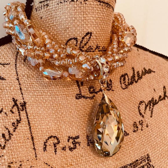 Beautiful Champagne Crystal Beads with large drop - Picture 4 of 4